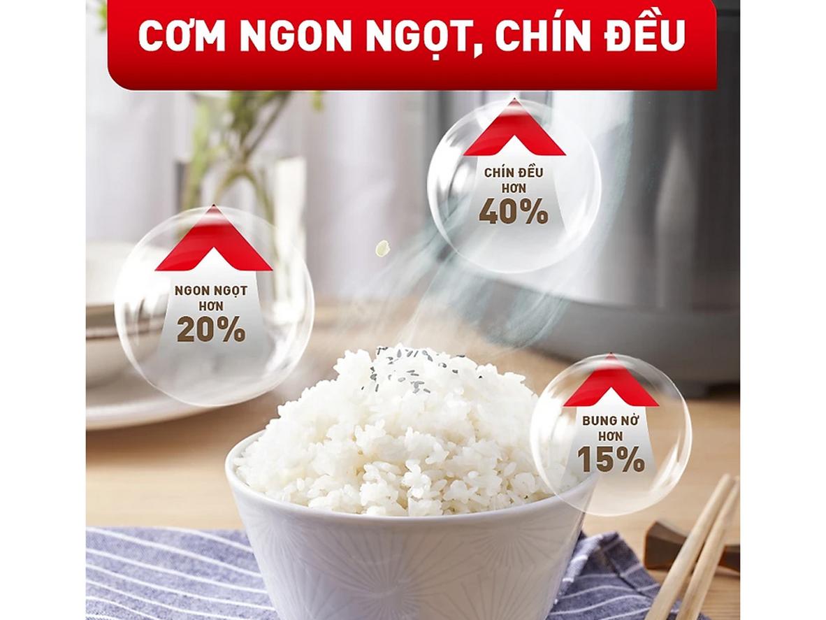Lòng nồi 6 lớp giữ nhiệt tốt và dễ vệ sinh.