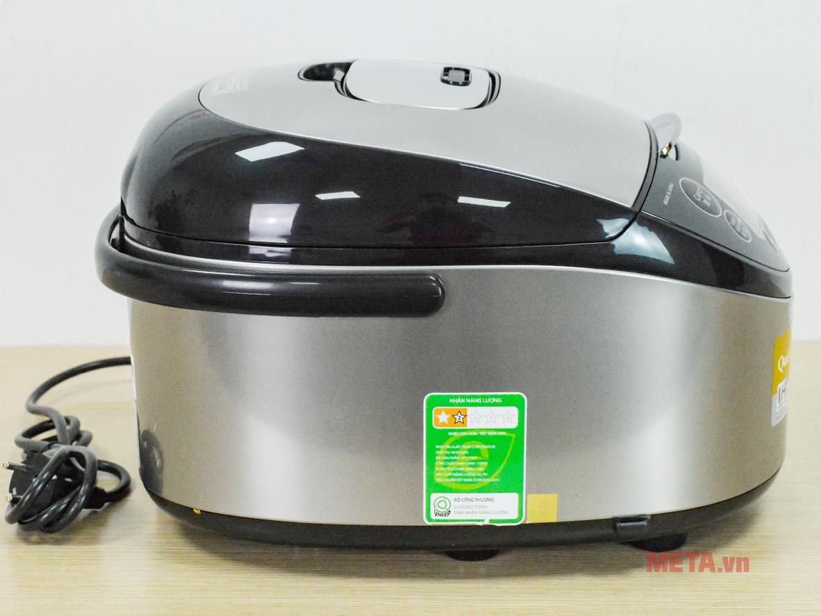 Lòng nồi 3 lớp phủ men gốm giúp chống dính và dễ vệ sinh.