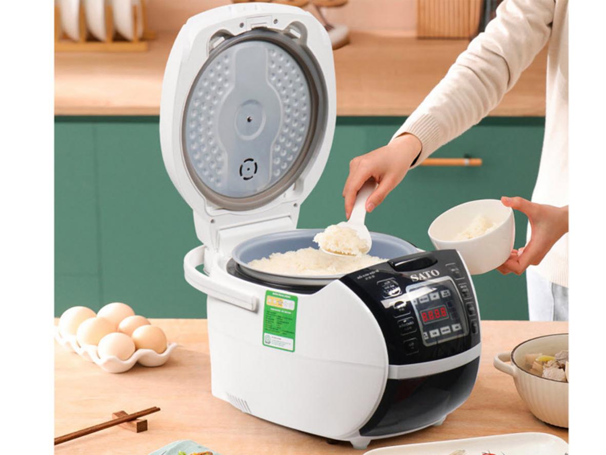 Bảng điều khiển 8 chế độ và chức năng giữ ấm