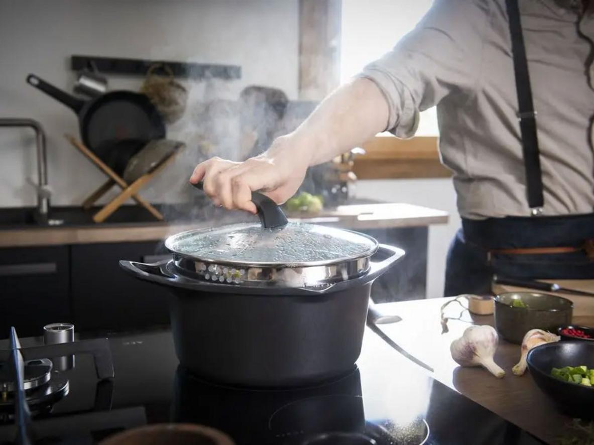 Đáy Full Induction và Thermo‑Signal™ cho hiệu suất nấu tốt