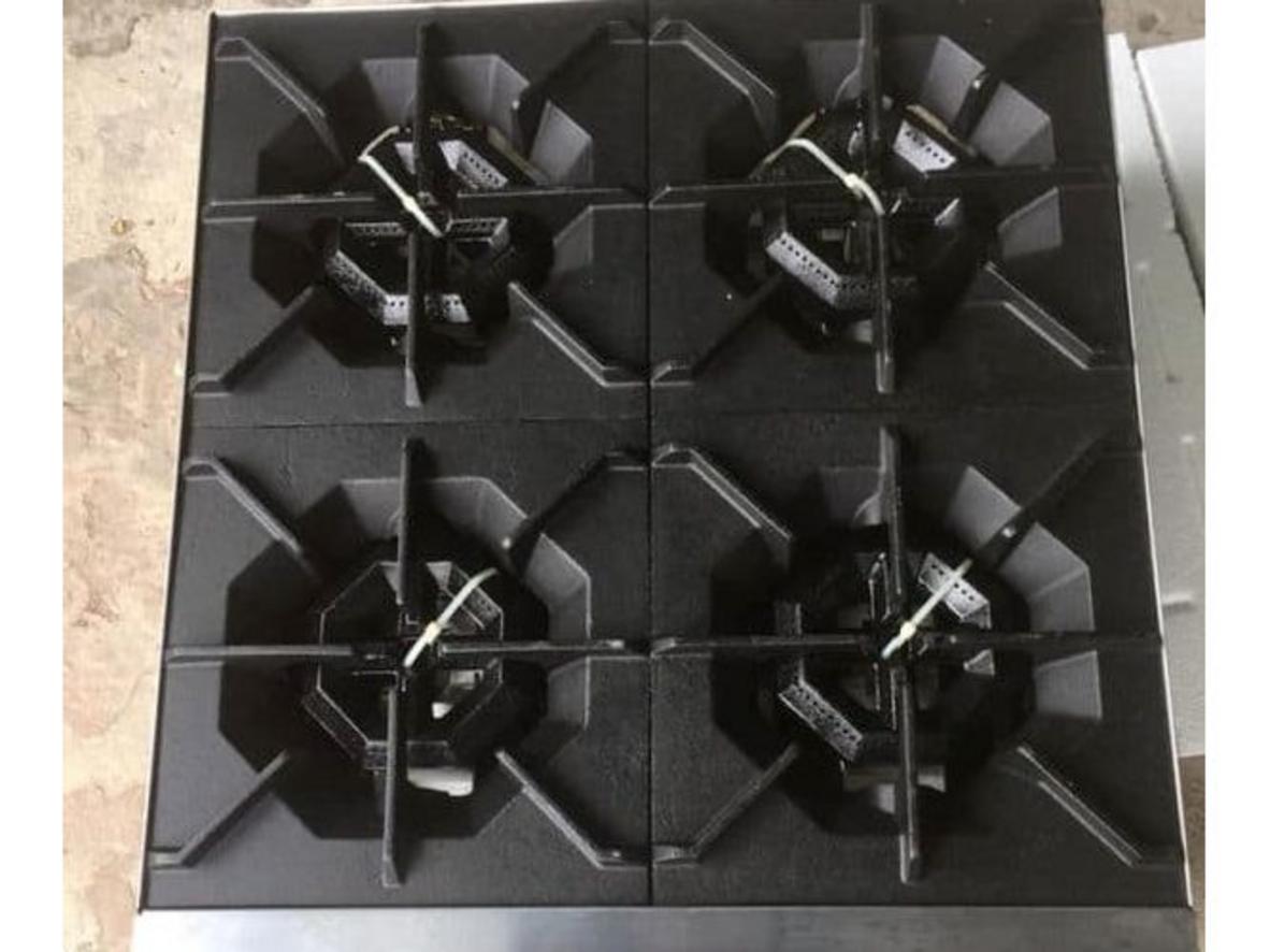 Thân Inox và kiềng gang giúp vệ sinh nhanh chóng