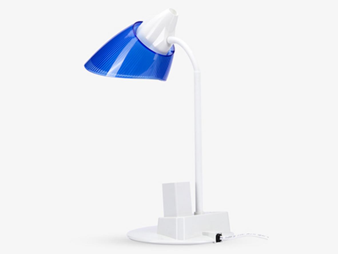 Chân đế tiện ích với ổ cắm và ống cắm bút