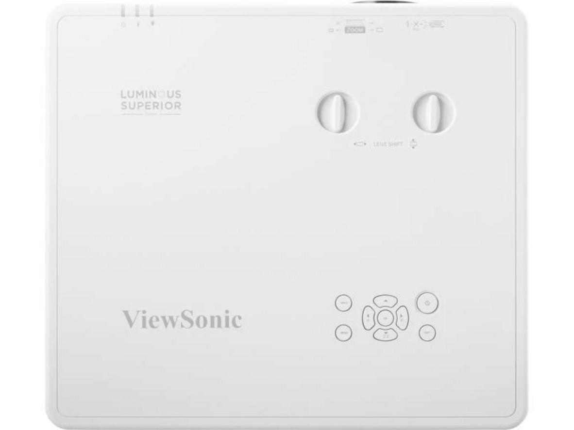 Zoom và Lens Shift cho lắp đặt linh hoạt (ảnh minh họa) , "imagePrompt":"Side view of the projector lens with arrows showing zoom range and lens shift movements; installation technician adjusting mount."