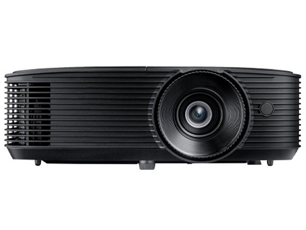 Độ sáng cao giúp trình chiếu rõ trong phòng nhiều sáng (Optoma PS460).  Ảnh minh họa không gian thực tế lắp đặt với ánh sáng tự nhiên và màn chiếu rõ nét trên tường/khung chiếu (30–100 inch).  Sử dụng tông màu trung tính, bố cục chuyên nghiệp, không gian văn phòng/lớp học.