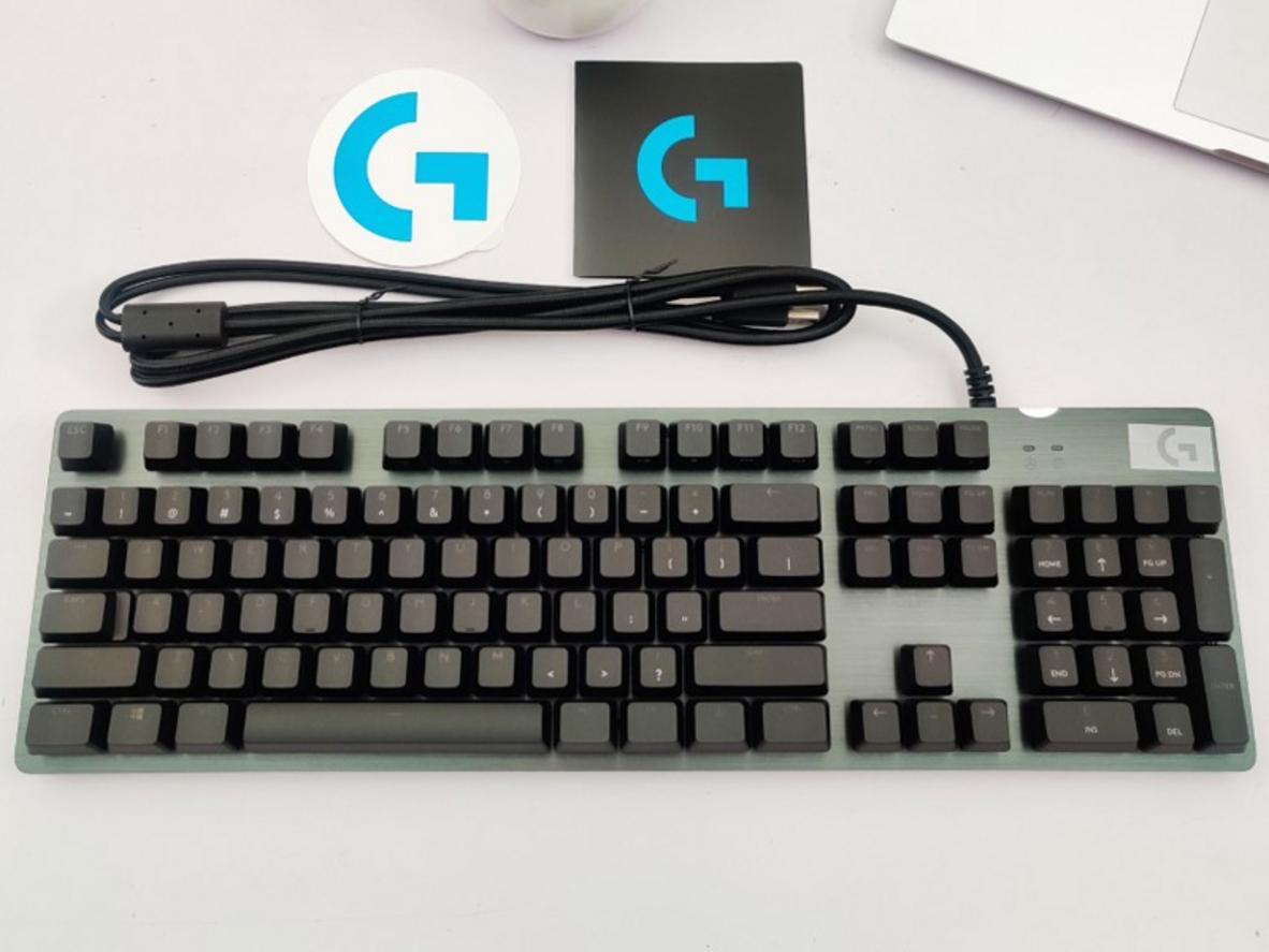 Hiệu năng: 1.9 mm actuation, 1 ms báo cáo, USB passthrough