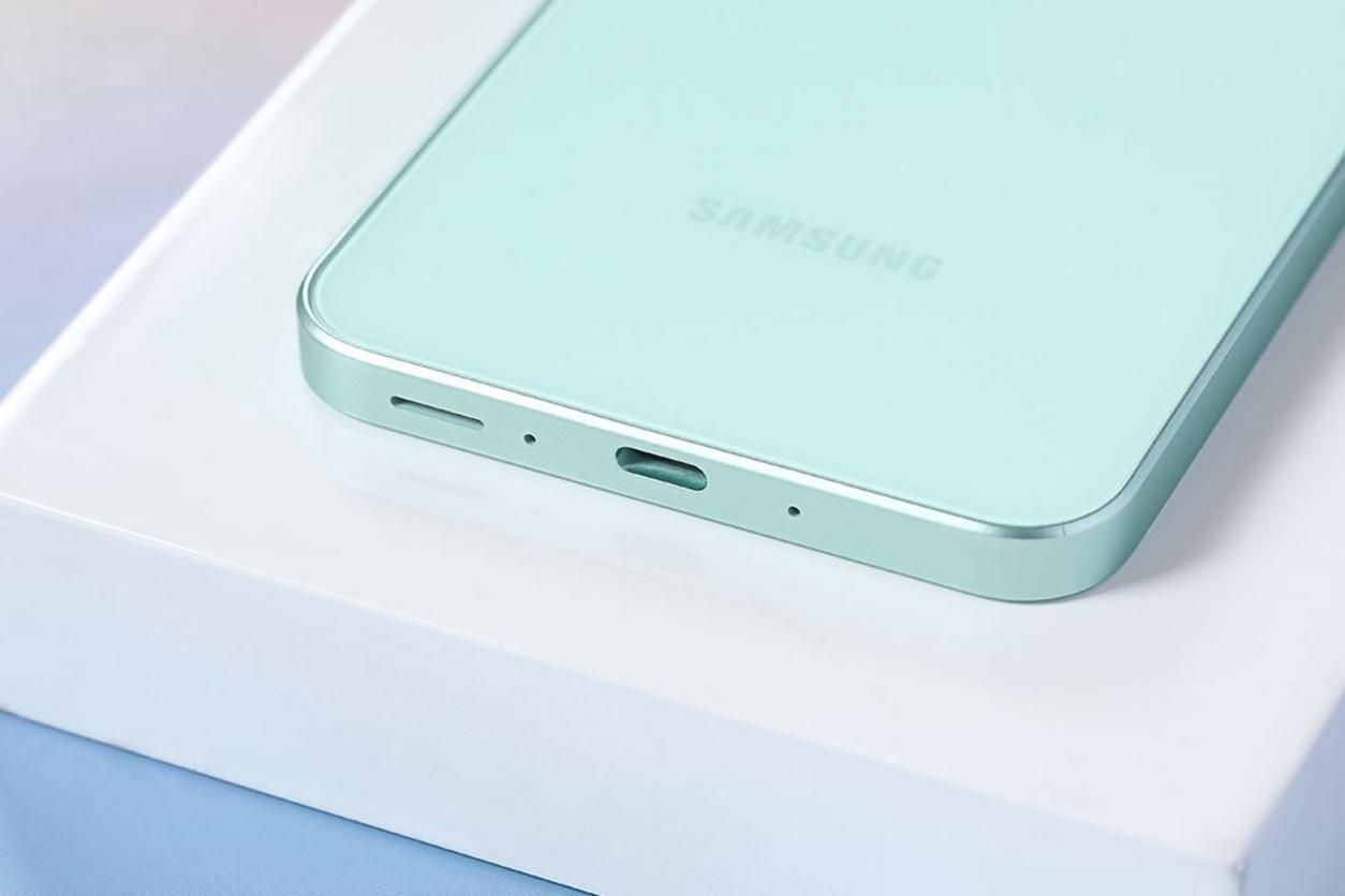 Pin 5000mAh & sạc nhanh 25W — sử dụng cả ngày.