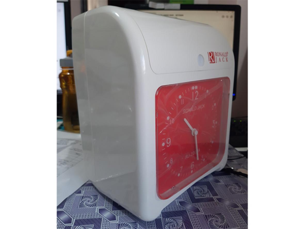 Pin lưu dữ liệu lâu — bảo toàn cài đặt và giờ công.