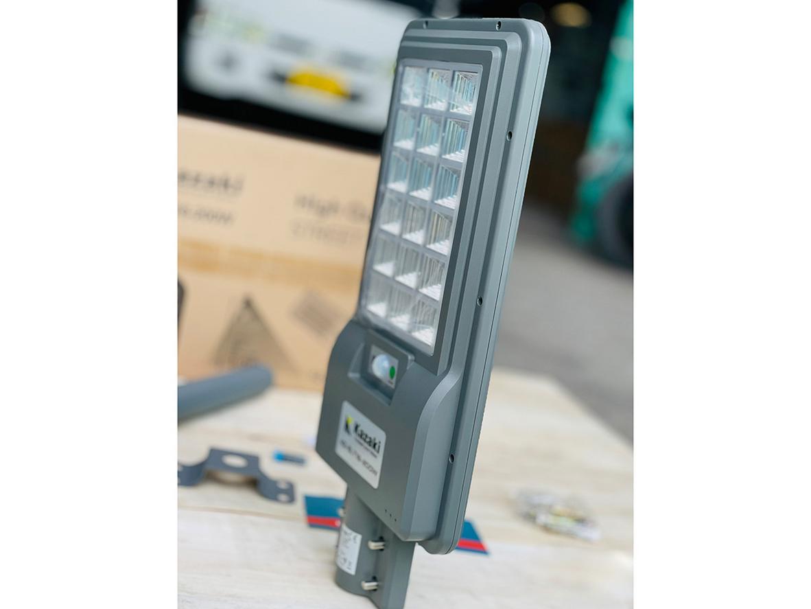 Pin liền thể 15Ah của Kazaki KZ-SLT18-200W