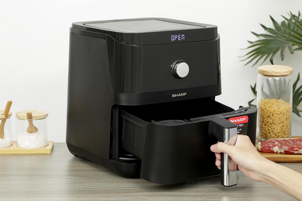 Công nghệ Rapid Air 360° giúp thực phẩm chín đều, giòn ít dầu.
