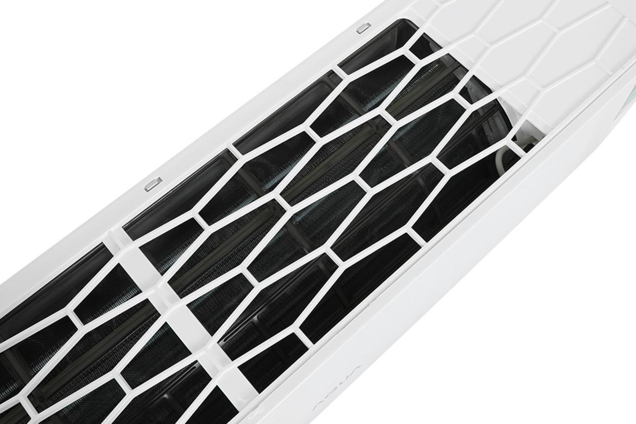 Self Clean & Smart Dry — giữ dàn lạnh sạch và phòng khô thoáng