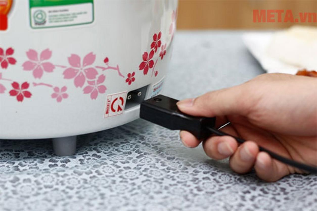 Công suất 700W và mâm nhiệt 1D giúp cơm chín đều