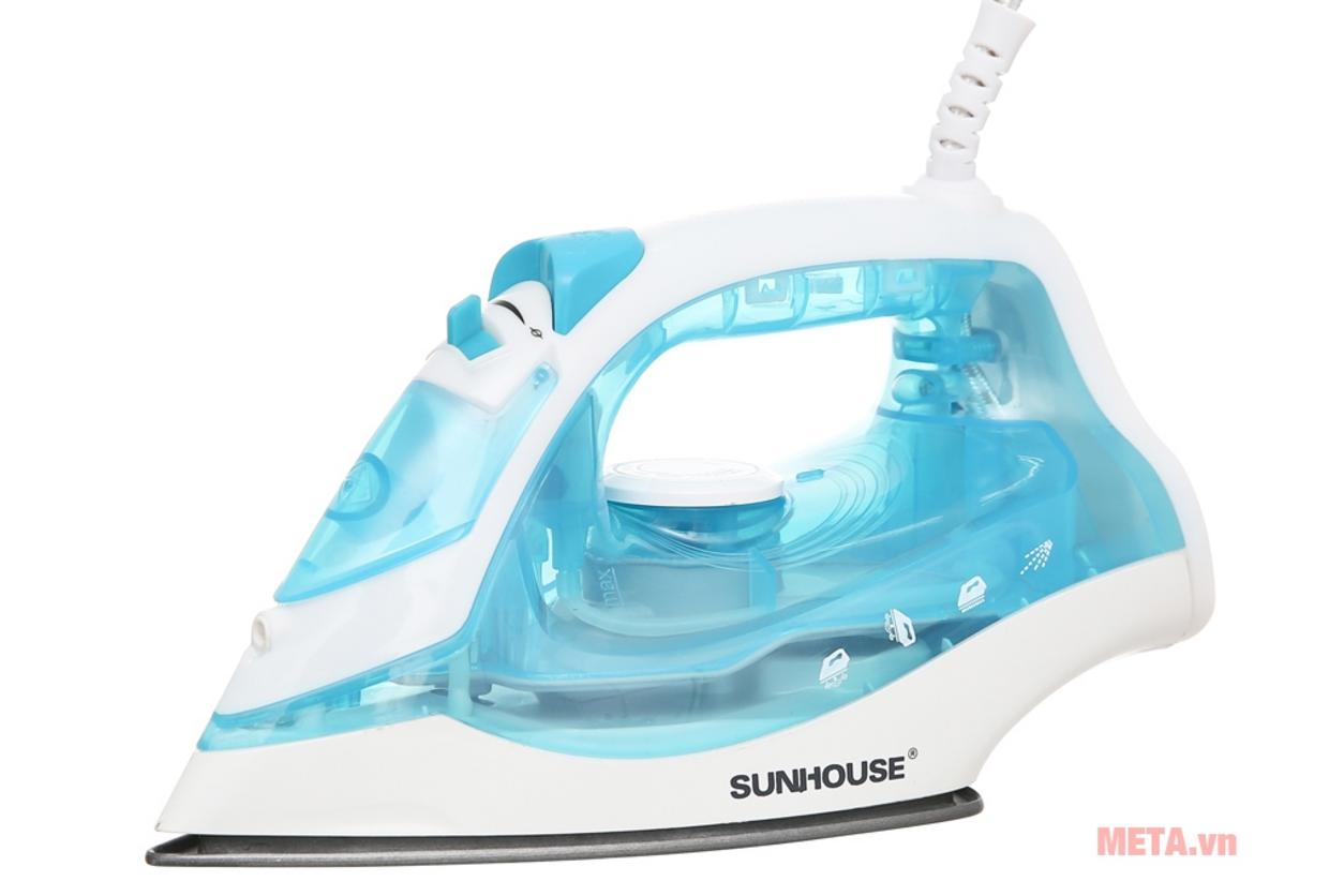 Công suất 1600W làm nóng nhanh, ủi tiết kiệm thời gian