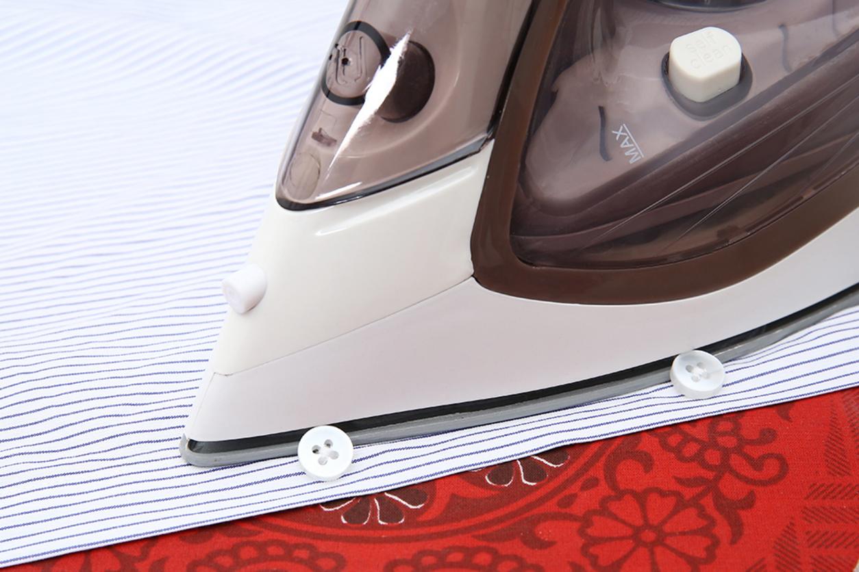 Công suất 2000W — nóng nhanh, ủi nhanh