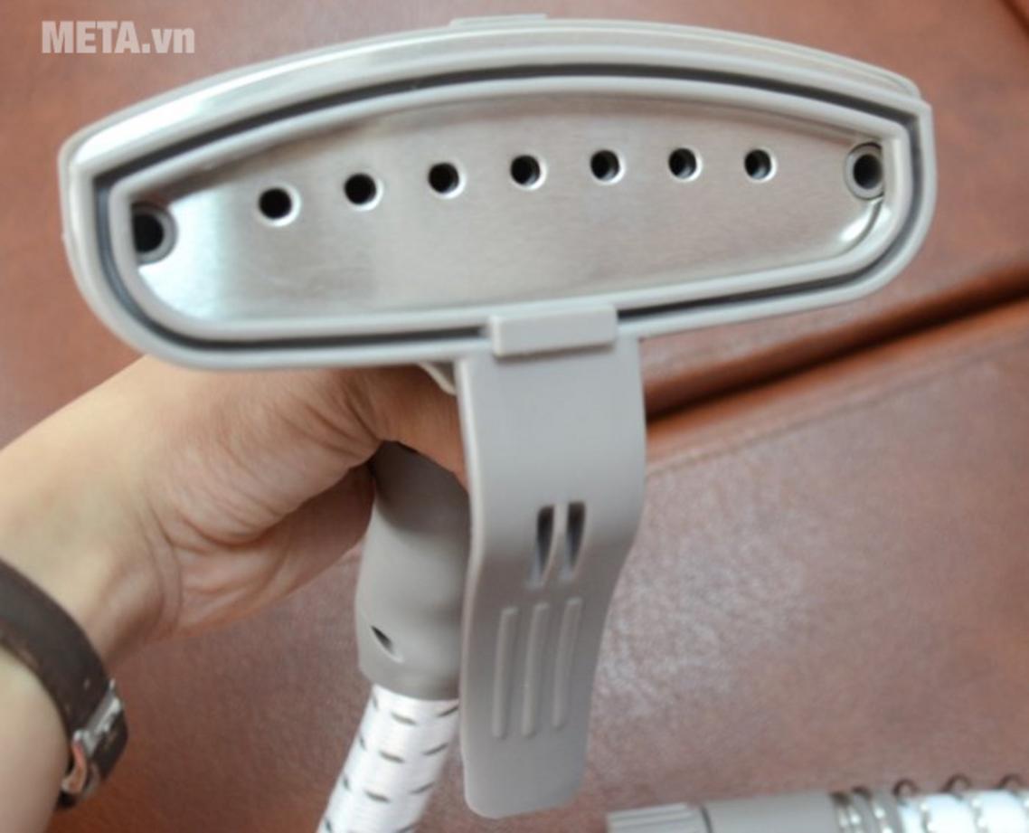 Bình nước 1.5 lít giúp phun hơi liên tục, phù hợp lượng quần áo gia đình