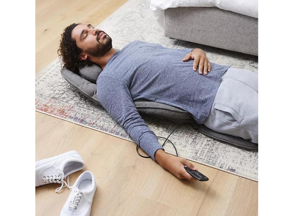 Sưởi ấm dịu và rung 3 mức cho vùng mông/đùi.