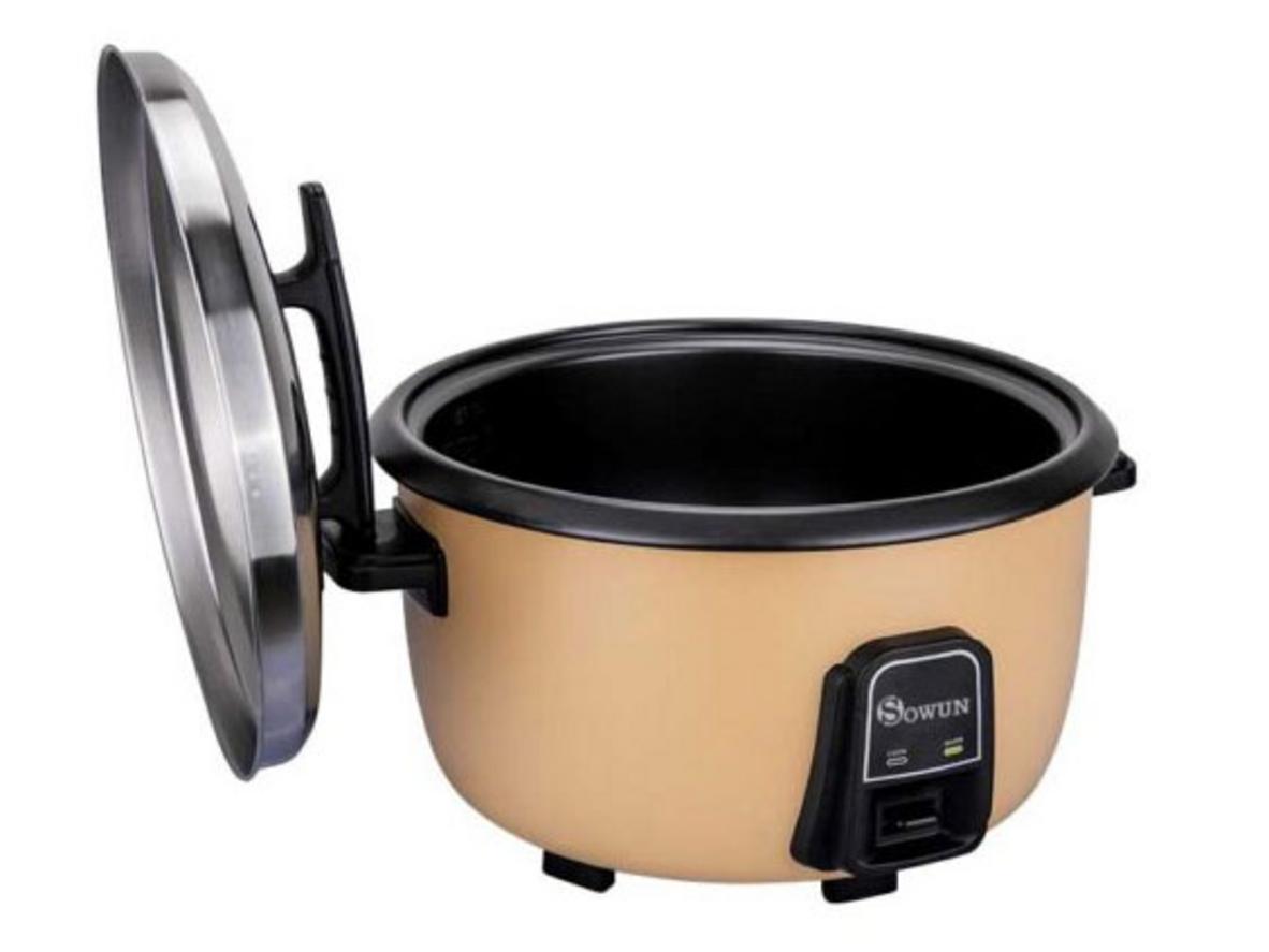 Lòng nồi hợp kim 5 lớp phủ chống dính, dễ vệ sinh.