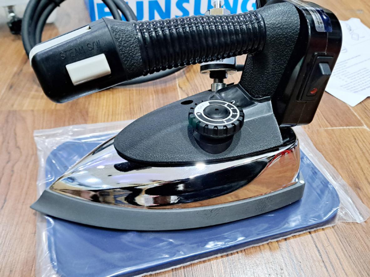 Tay cầm Urethane ergonomic và nút điều khiển tiện lợi