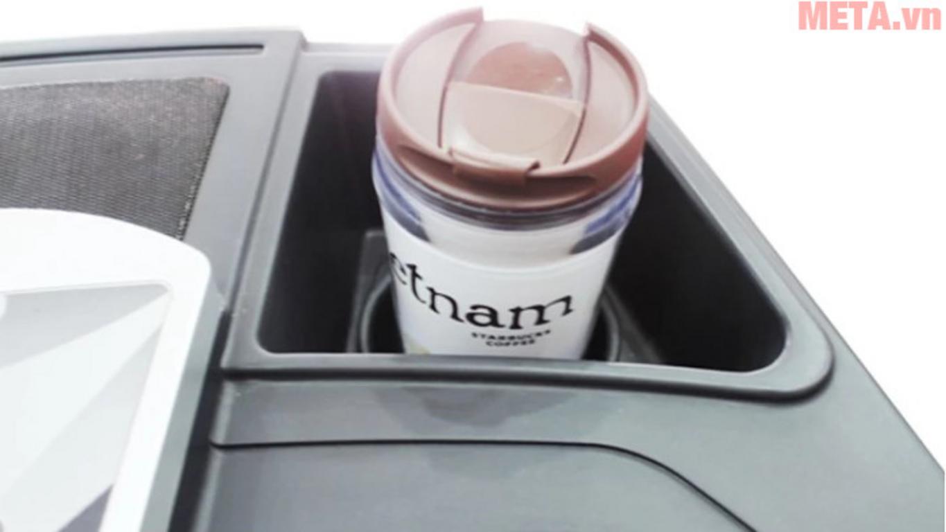 Close-up của thảm chạy thể hiện các lớp đệm; góc chéo cho thấy độ dày và kết cấu; ánh sáng trung tính. Image prompt: Macro shot of the treadmill belt layered construction showing at least 3 visible layers, textured surface, natural lighting, studio background.