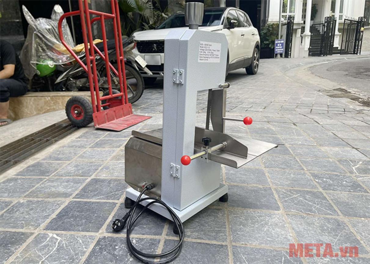 Thân inox 304 dễ lau rửa và bền, phù hợp tiêu chuẩn bếp thương mại.