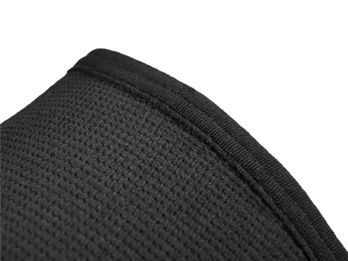 Thiết kế hở ngón và ôm