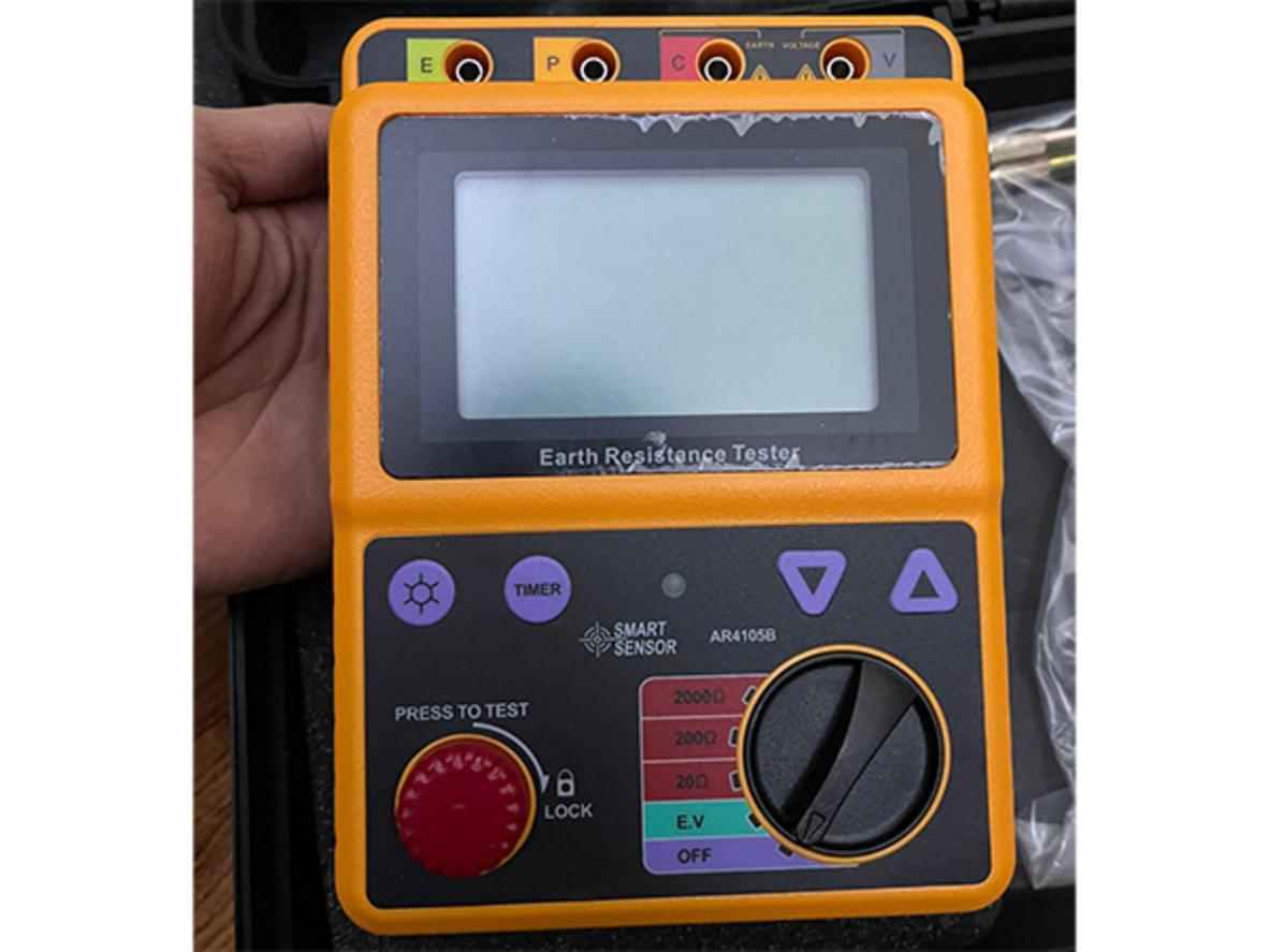 Thiết kế, màn hình và nguồn AR4105B