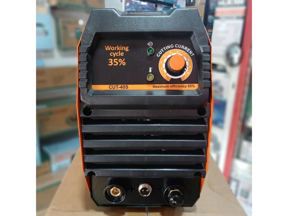 Máy và phụ kiện đi kèm: súng cắt dài, dây mass, bộ lọc khí