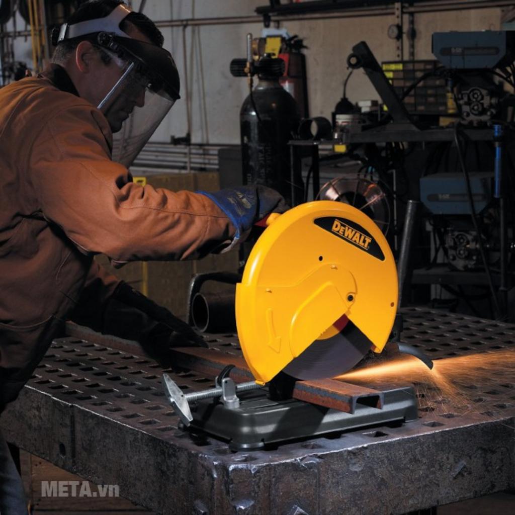 Tay cầm công thái học, kẹp nhanh và tấm chắn tia lửa giúp làm việc an toàn và hiệu quả.
