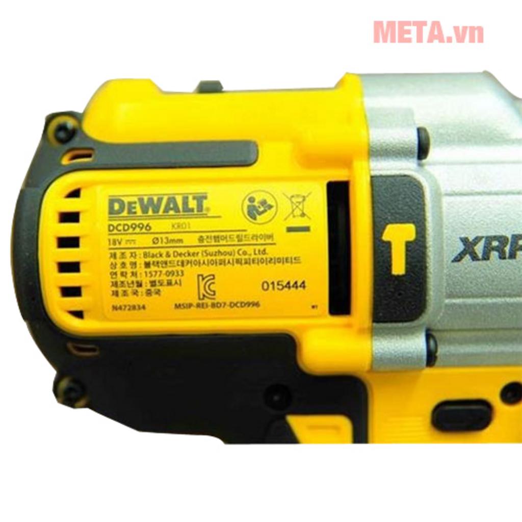 Đầu kẹp kim loại, LED và thiết kế tiện dụng