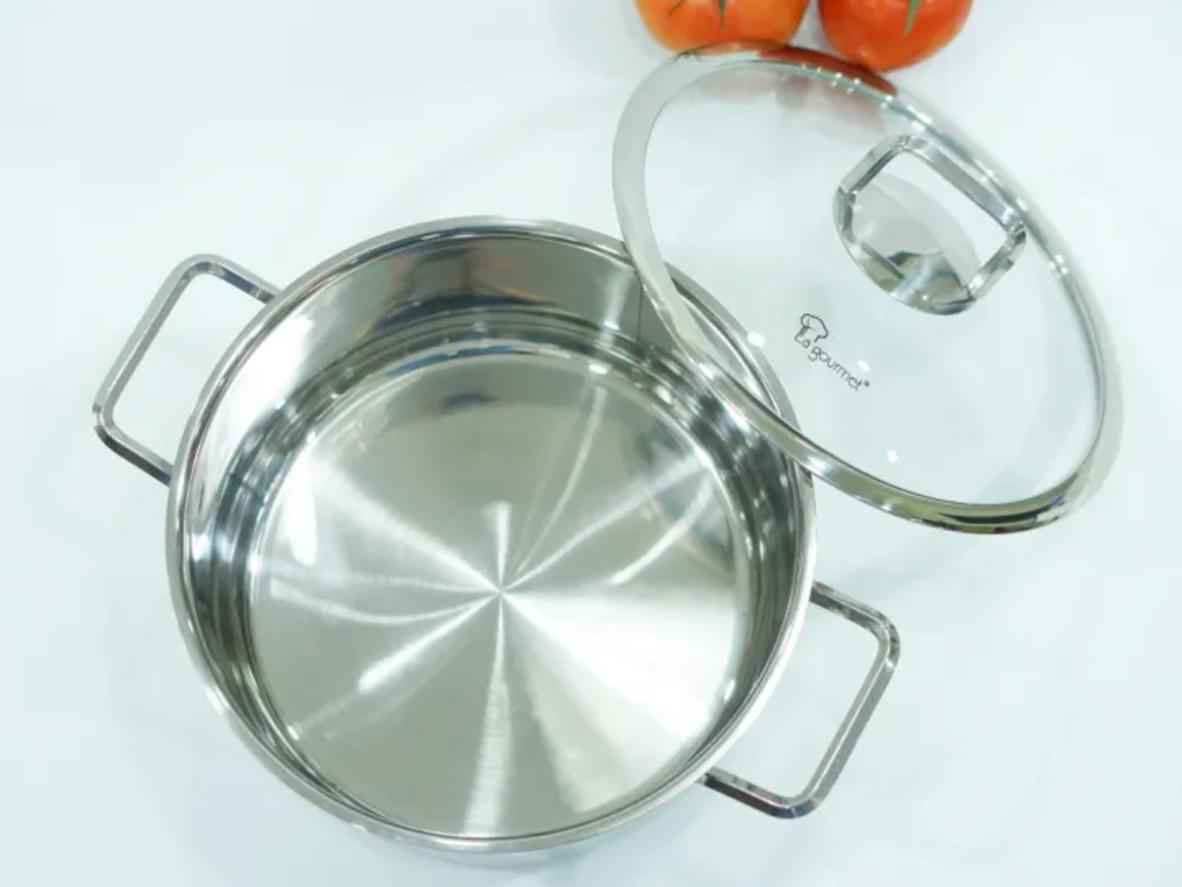 Nắp kính tiện quan sát; quai cầm chắc tay