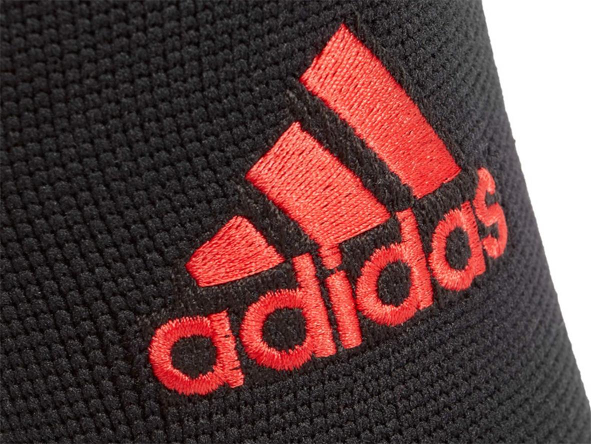 Chất liệu Nylon + Elastane: thoáng khí và đàn hồi