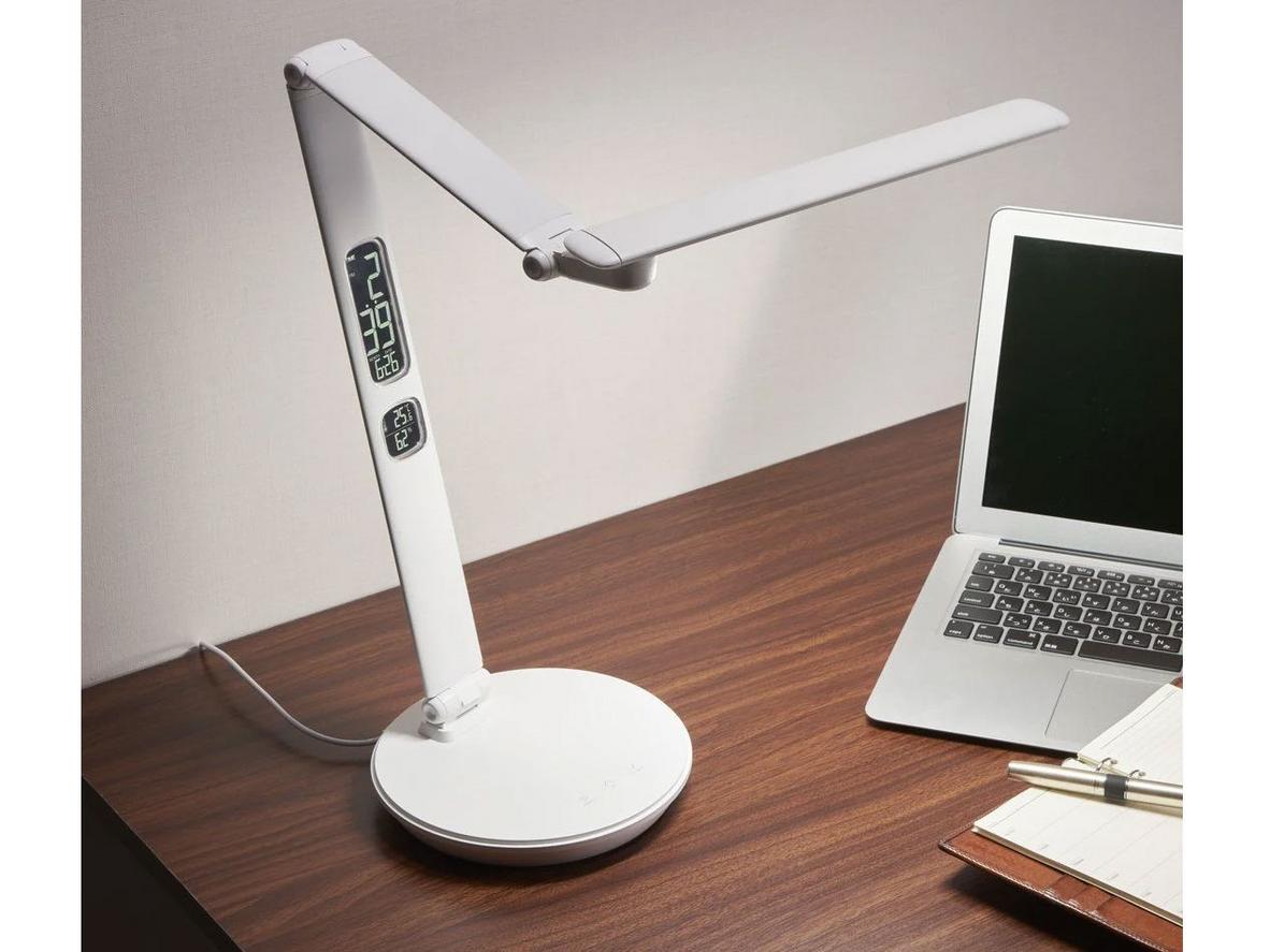 Màn hình hiển thị, cổng USB và điều khiển cảm ứng tiện lợi.