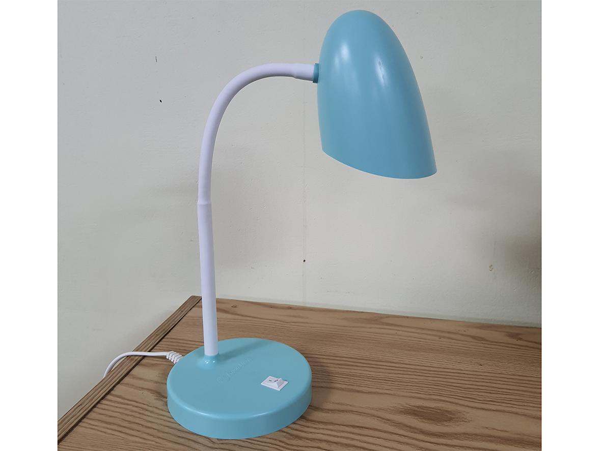 6W tiết kiệm điện, độ rọi đạt chuẩn học tập.