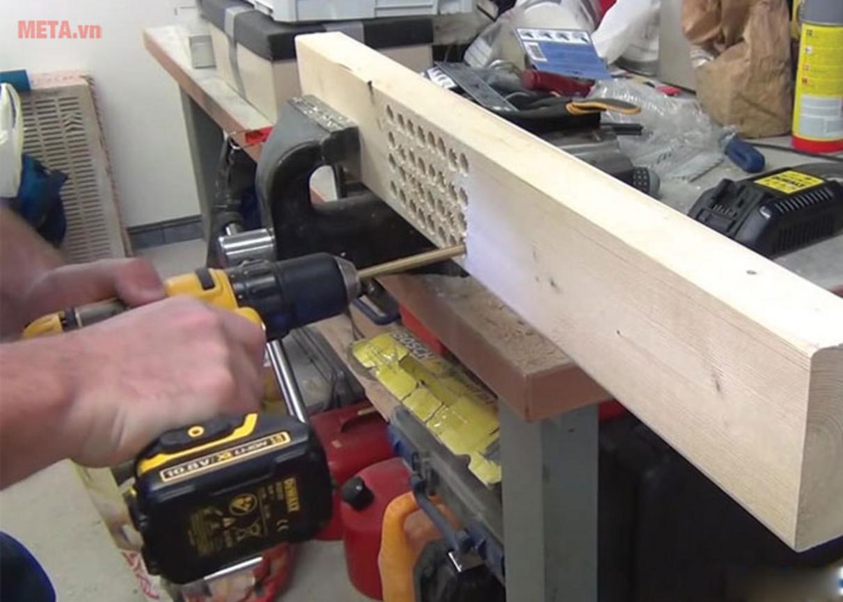 Hai mức tốc độ 0-400 / 0-1.500 vòng/phút và mô-men 16–24 Nm