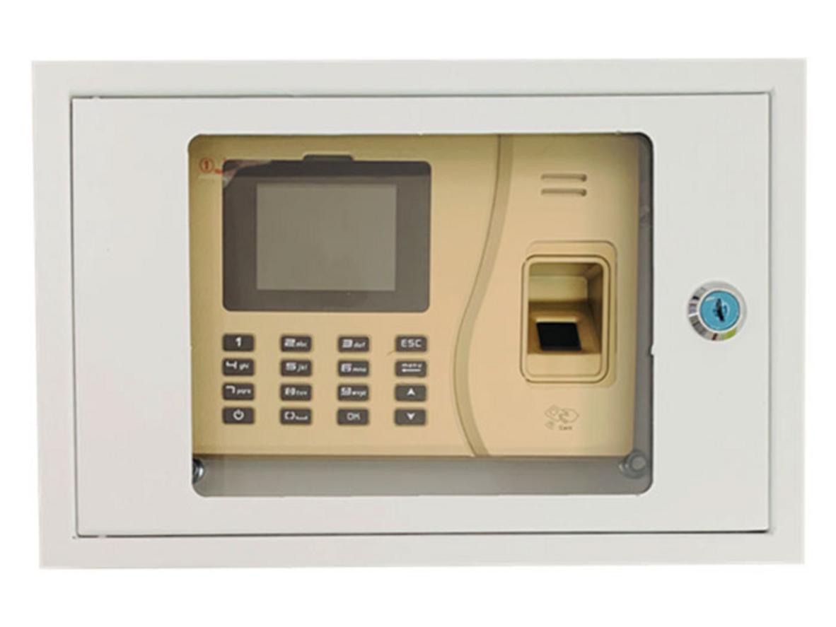 Màn hình màu 2.4" và nhận diện nhanh giúp thao tác dễ dàng.