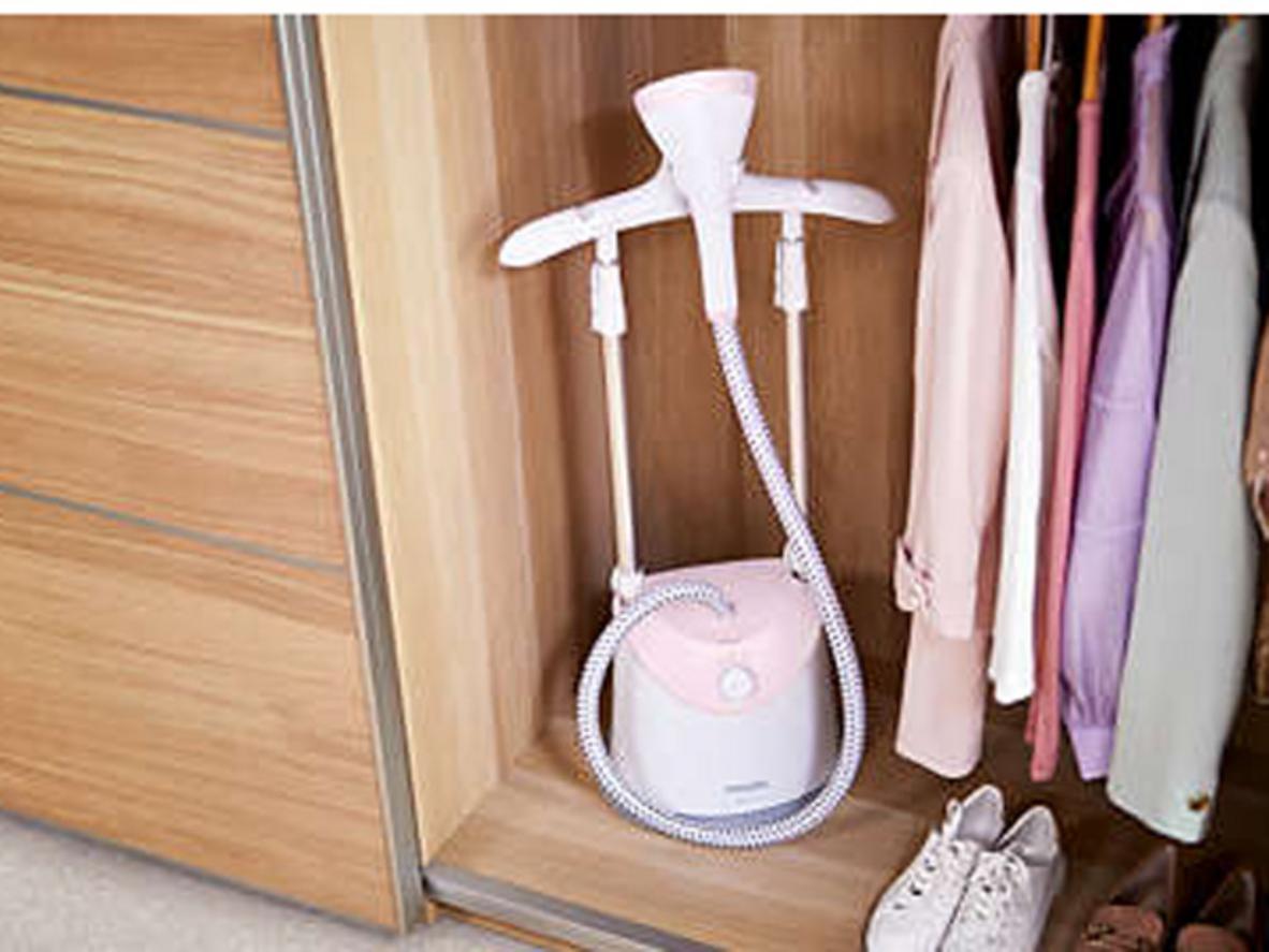 Công suất 1800W và hơi phun 35 g/phút giúp ủi nhanh