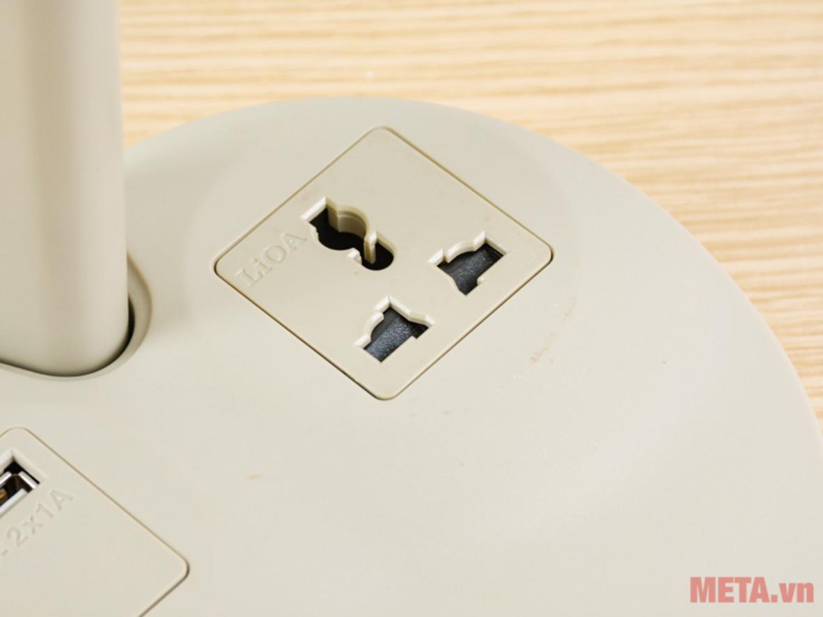 Cổng USB và ổ cắm đa năng trên chân đế
