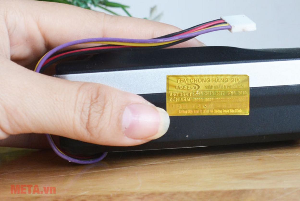 Đèn LED 3 màu và còi báo trên WSE-503