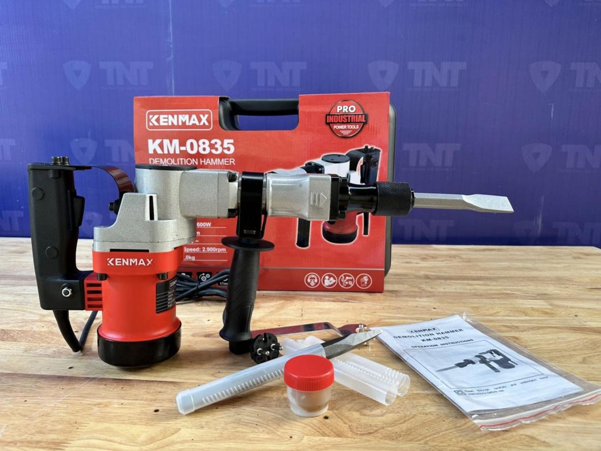 Công suất 1600W giúp đục phá ổn định