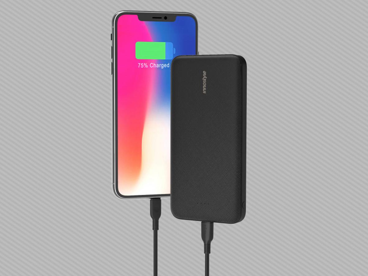 Hai cổng USB-A Smart AI giúp sạc đồng thời 2 thiết bị.