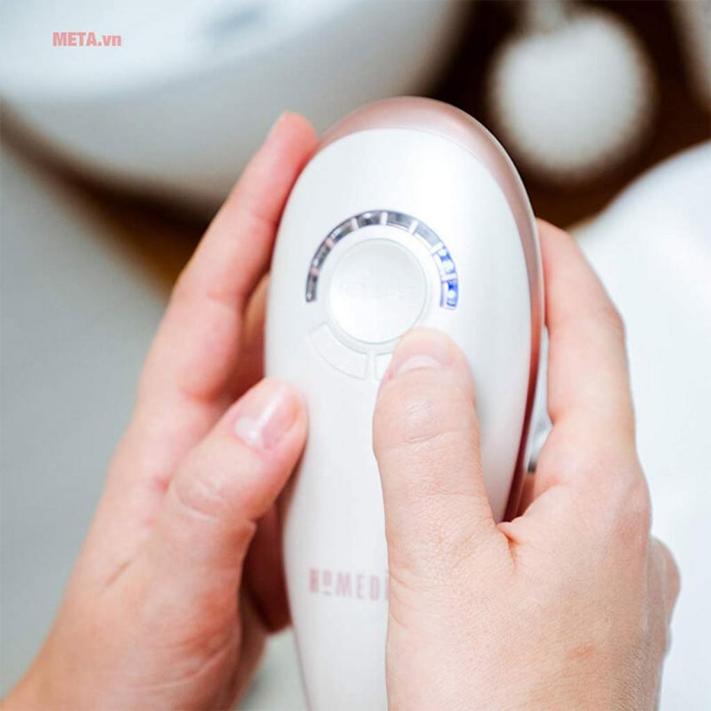 2 đầu hút và pin sạc USB của HoMedics CELL-500-EU
