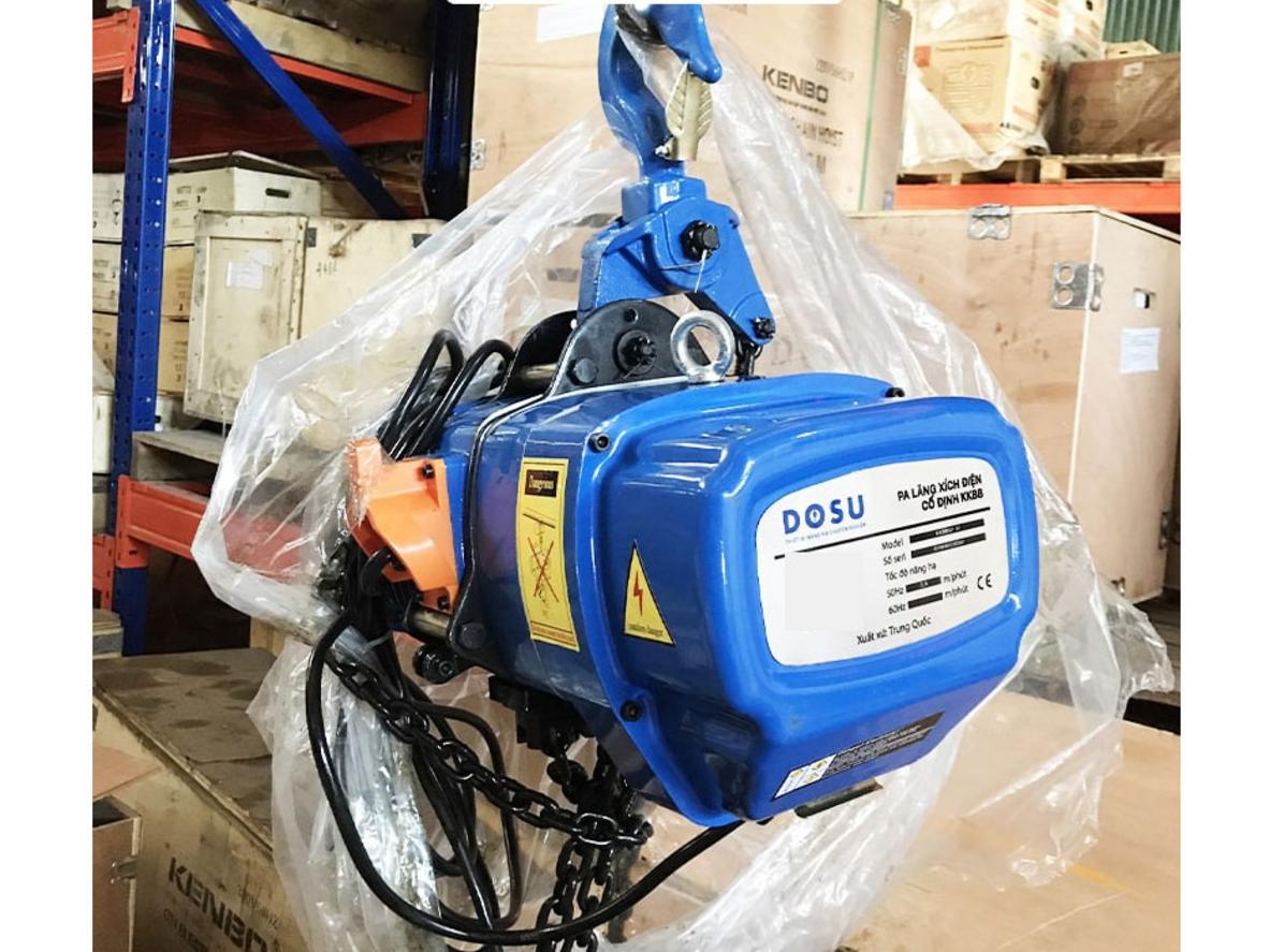 2 đường xích 10mm cho khả năng nâng hạ cân bằng và an toàn hơn.