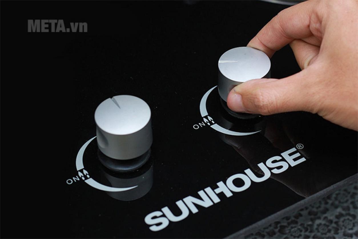 2 vùng nấu độc lập, tiện cho bữa ăn gia đình.