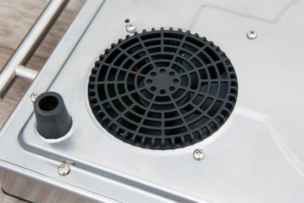 Công suất 2200W giúp nấu nhanh và ổn định.