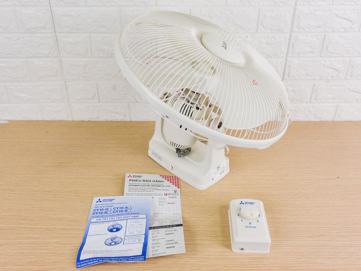3 cánh nhựa màu trắng gọn đẹp, hài hòa nội thất.