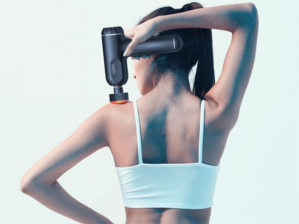 4 đầu massage thay thế, gồm đầu massage nhiệt hỗ trợ thư giãn sâu.