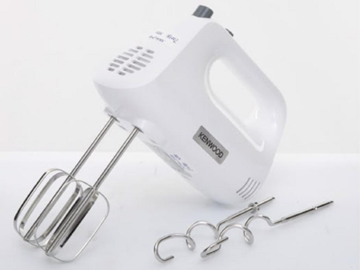 Công suất 450W hỗ trợ đánh trứng và trộn bột hiệu quả.