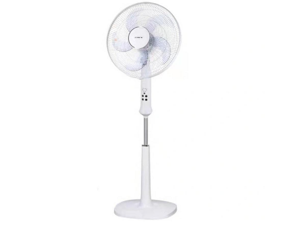 5 cánh quạt và sải cánh 50cm giúp gió mát rộng hơn.