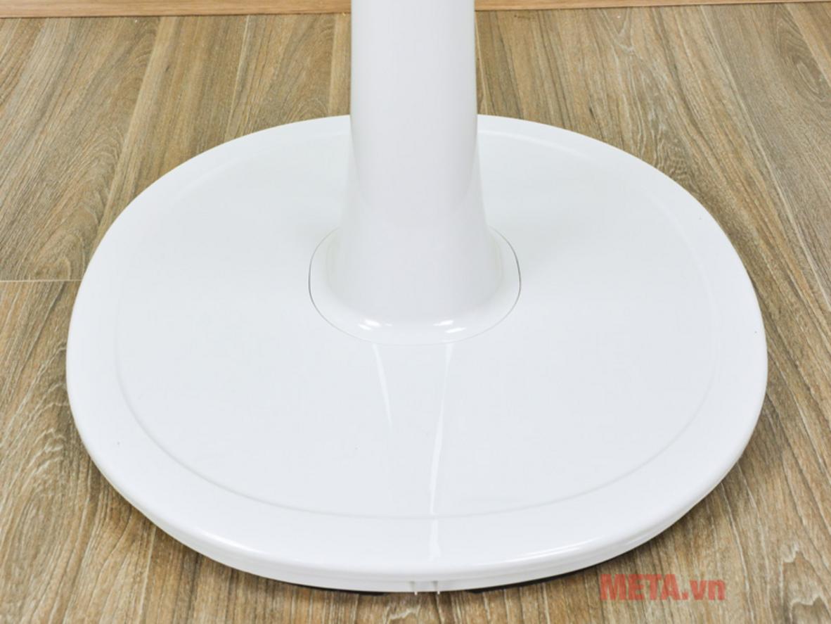 7 cánh quạt 400mm tạo luồng gió rộng và 24 mức tốc độ linh hoạt.