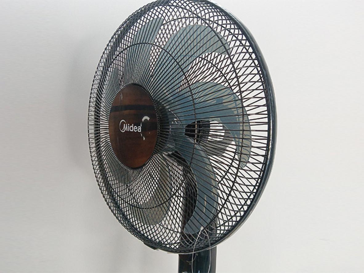 7 cánh quạt và sải cánh 45cm tạo luồng gió phủ rộng.