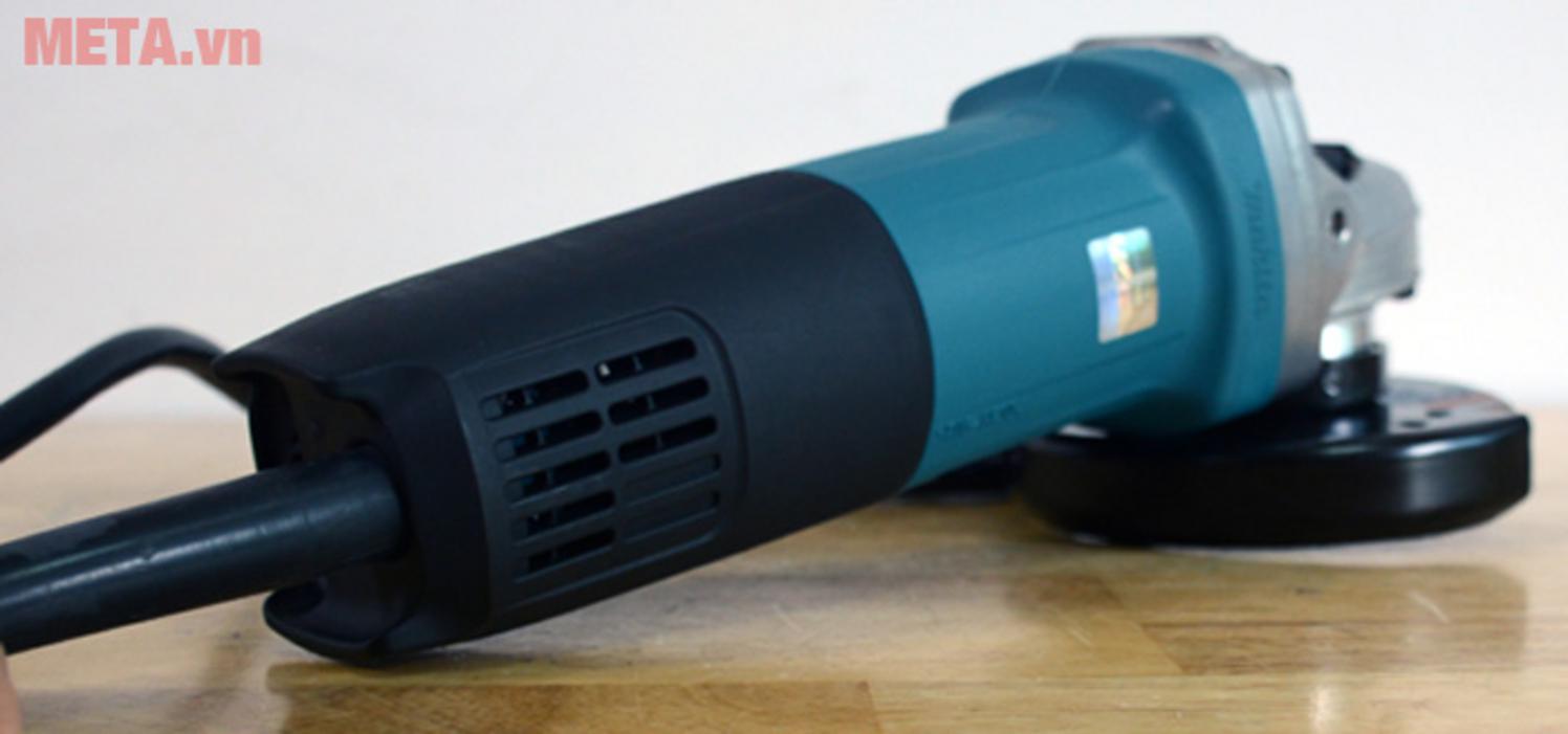 Công suất 710W mang lại khả năng xử lý công việc ổn định.